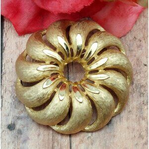 Vintage Crown Trifari Brushed & Shiny Gold Tone Round Swirl Brooch Pin